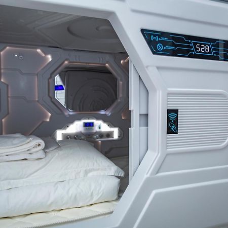 Kiwi Capsule Hotel Bangkok Eksteriør billede