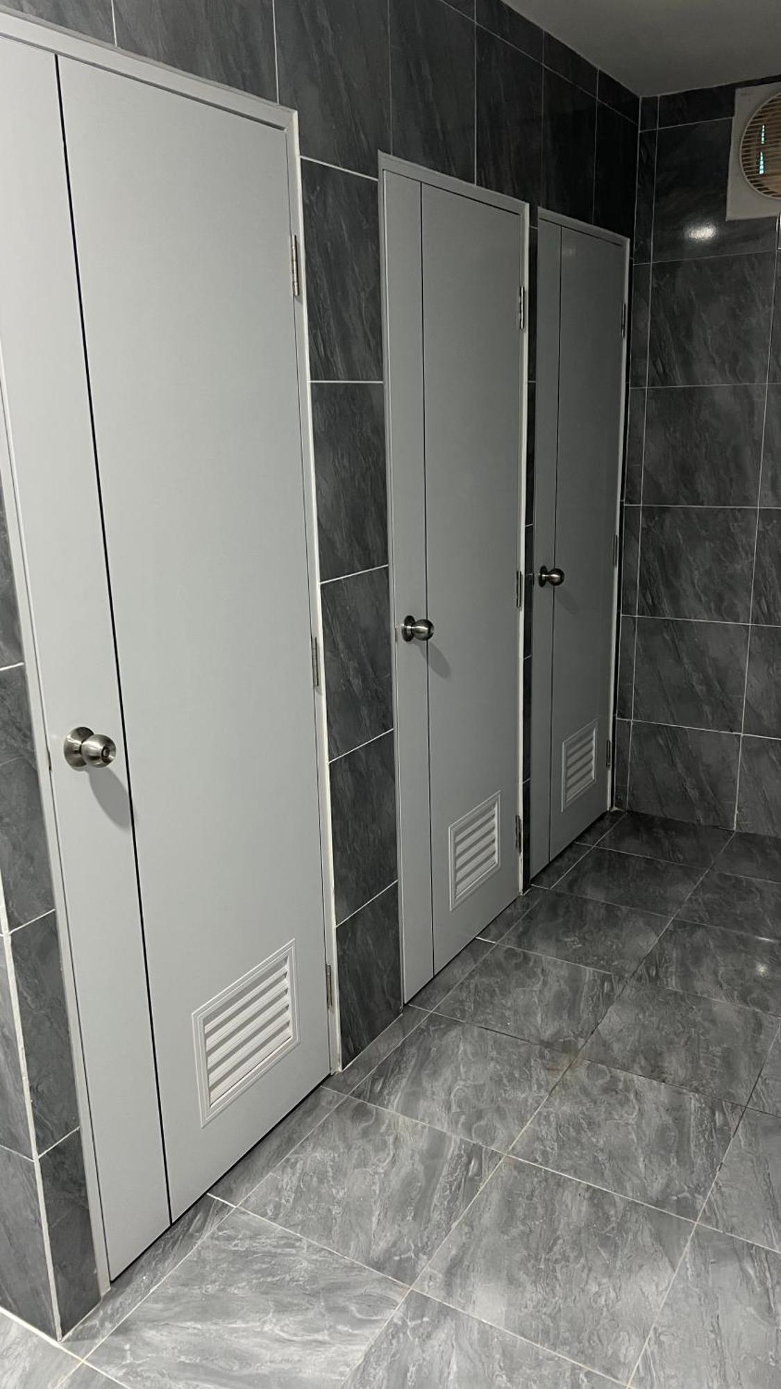 Kiwi Capsule Hotel Bangkok Eksteriør billede