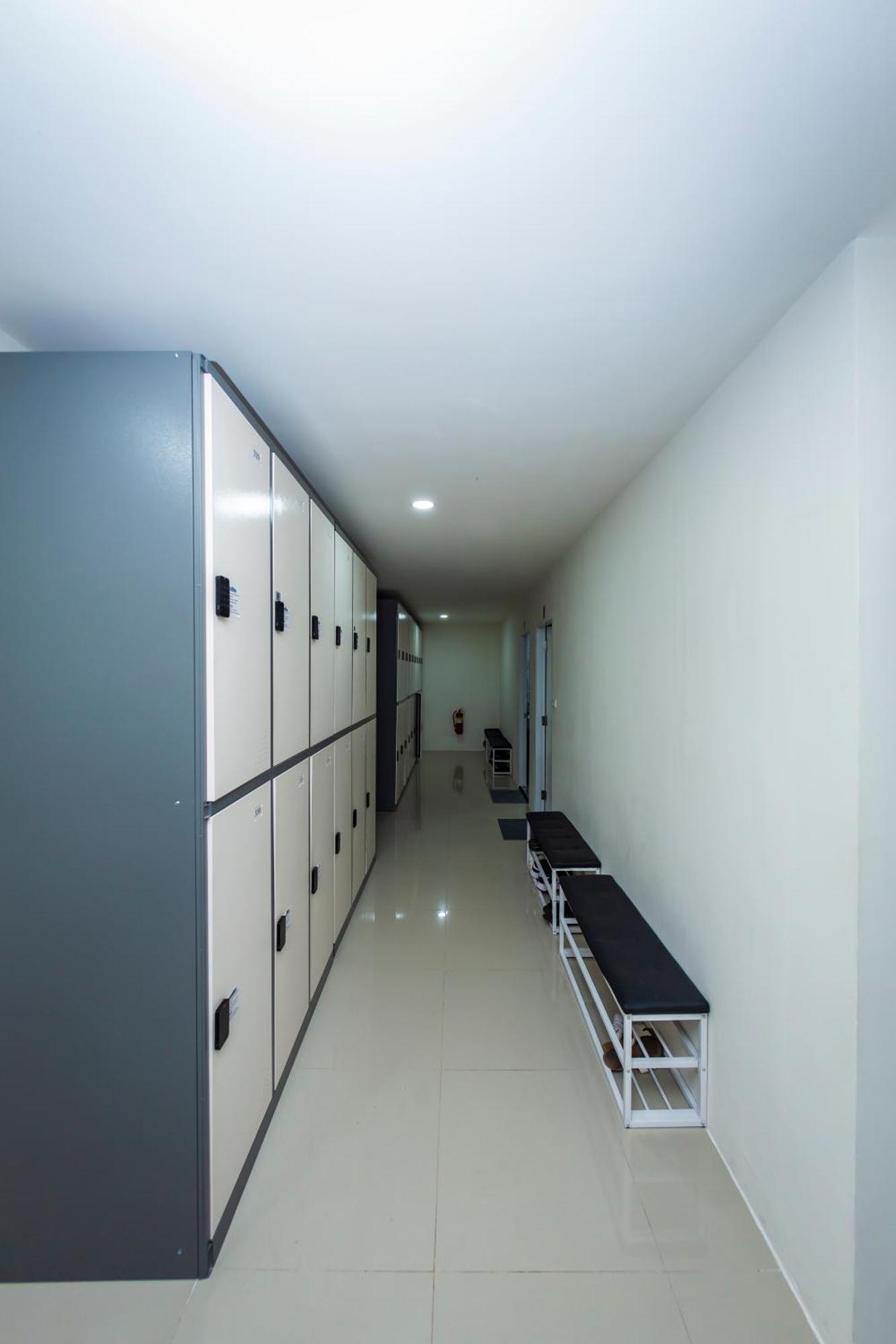 Kiwi Capsule Hotel Bangkok Eksteriør billede