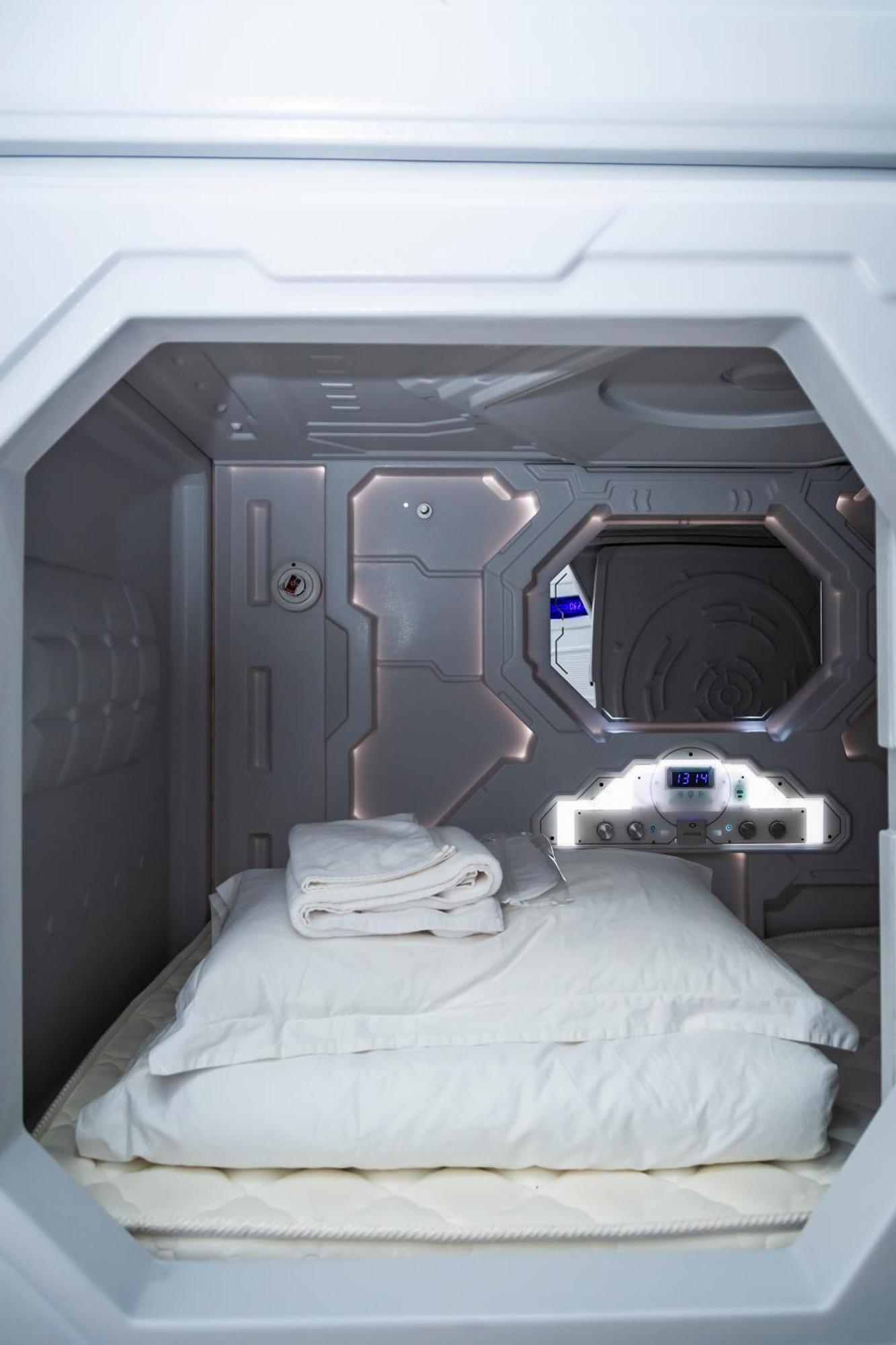 Kiwi Capsule Hotel Bangkok Eksteriør billede